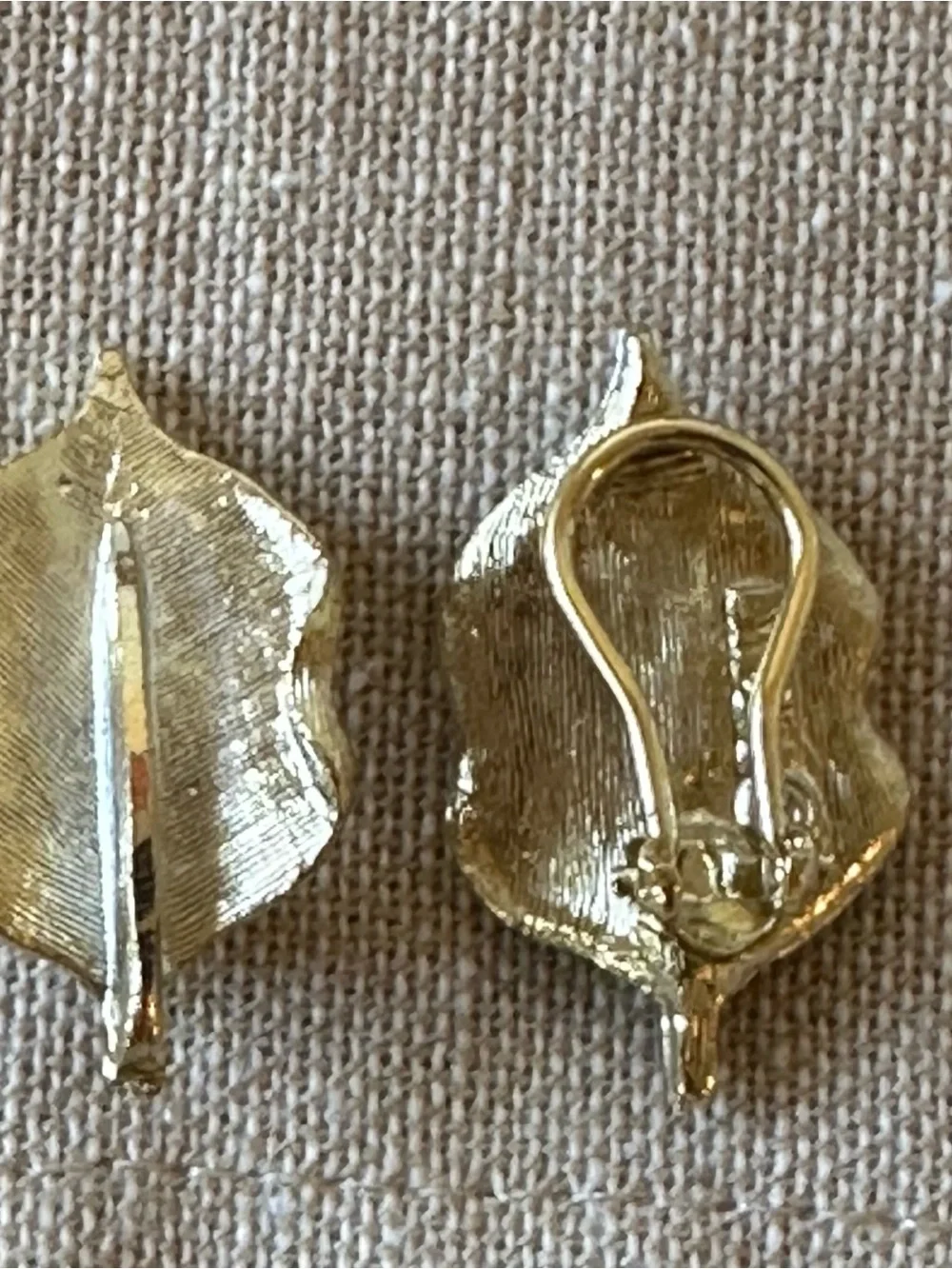 Vintage BSK Gold Tone Leaf Brooch & Clip Earrings Set